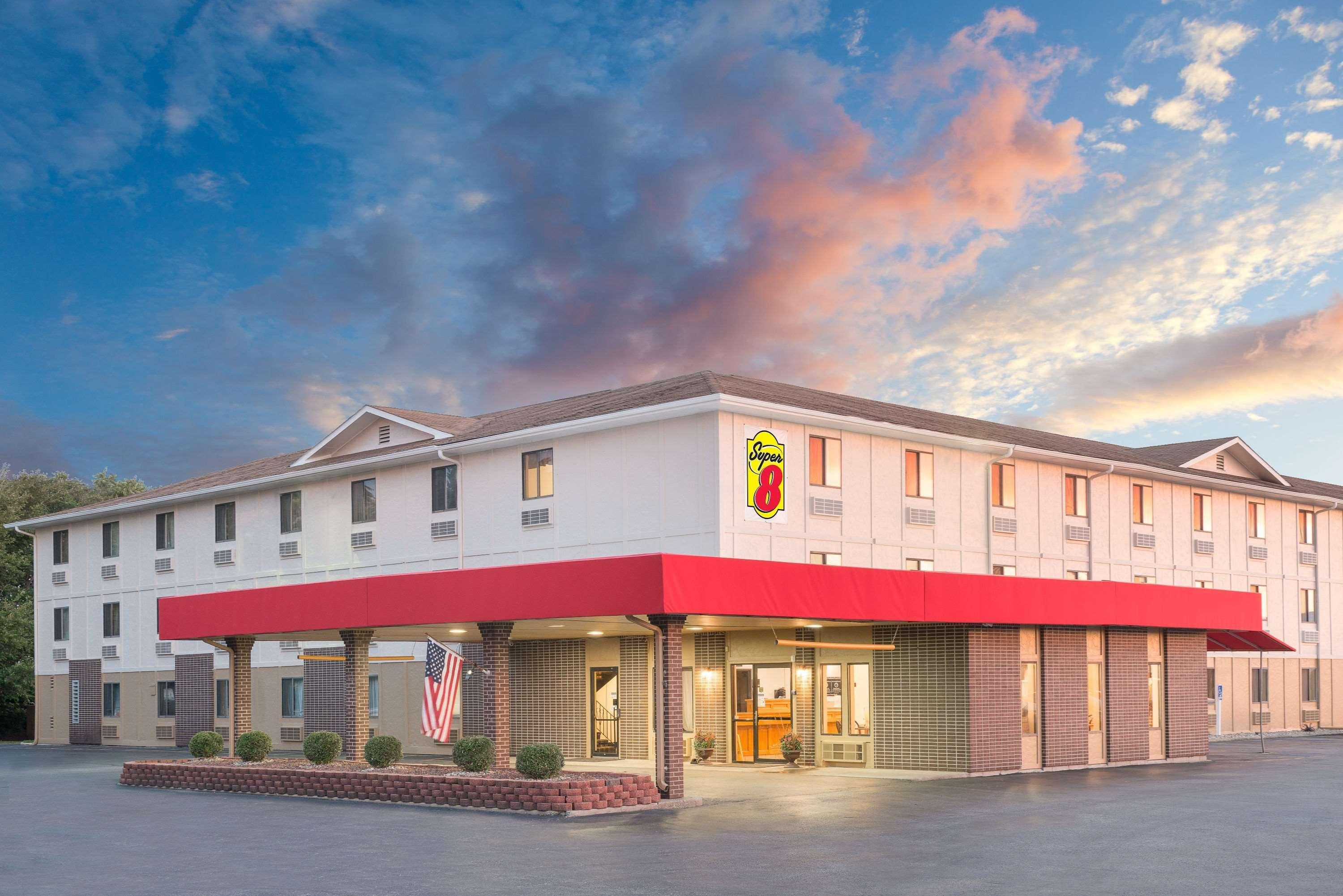 Super 8 By Wyndham Motel 2*