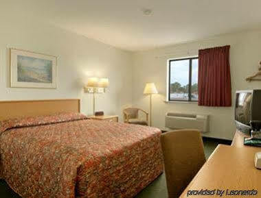 Super 8 By Wyndham Motel